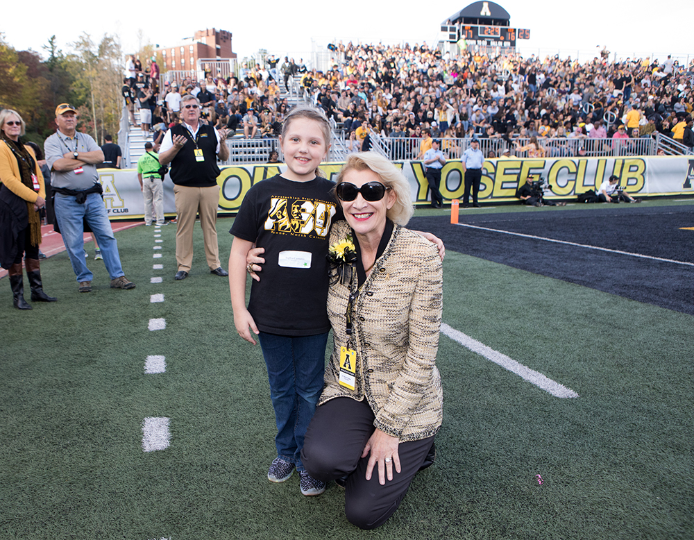 Chancellor Everts poses with a Mountaineer Reader